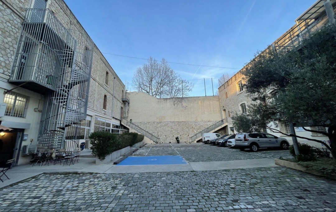 IMMOBILIERE ARTHUR : Autres | MARSEILLE (13001) | 230 m2 | 2 567 € 